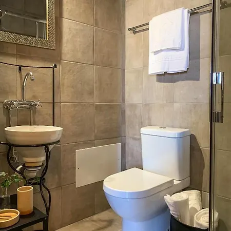 Casa Figueiras - Chic 1br Studio W. Balcony Near Historical Centre *
