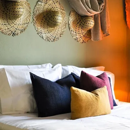 Casa Figueiras - Chic 1br Studio W. Balcony Near Historical Centre *